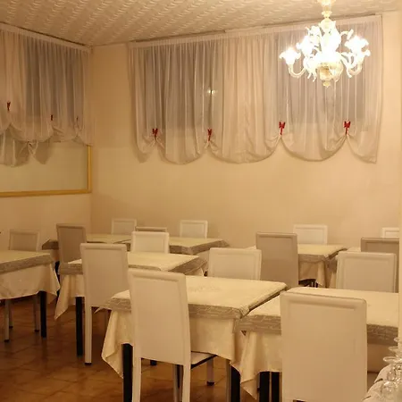 מלון Vienna 3*